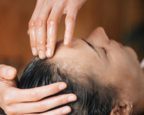 Shiroabhyanga treatment